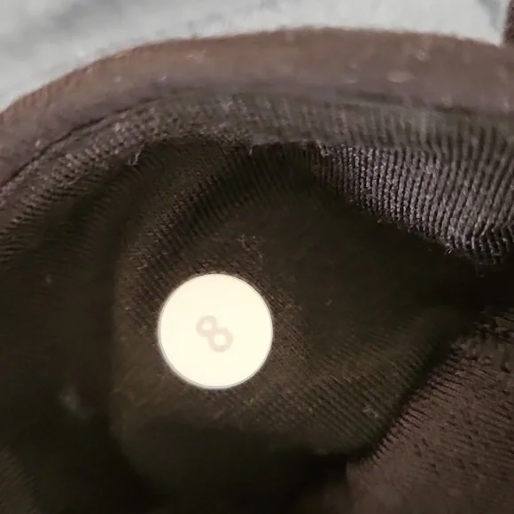 Lululemon black Capri leggings SZ 8 - Picture 8 of 9